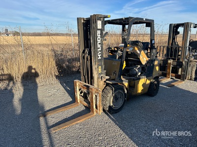 2007 Hyundai HLF30-5 5170 lb Pneumatic Tire Forklift
