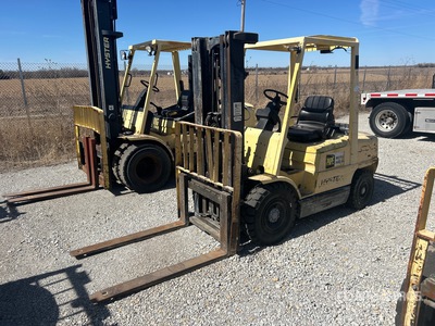 Hyster H60XM 4850 lb Pneumatic Tire Forklift