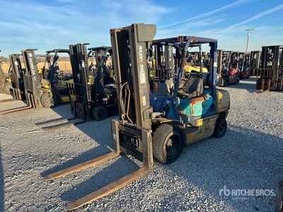 2000 Komatsu FG30HT 3950 lb Pneumatic Tire Forklift (Inoperable)