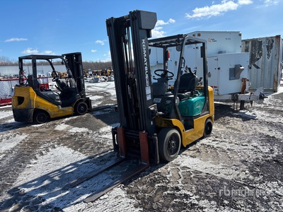 2005 Komatsu FG25ST-12 4350 lb Cushion Tire Carretilla Elevadora