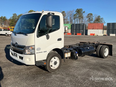 2019 Hino 195 4x2 Furgoneta caja cerrada