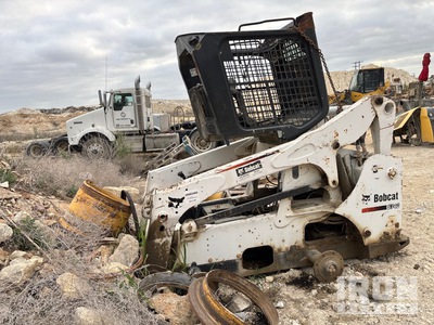 Bobcat S740 Chargeuse à direction à glissement (Inoperable)