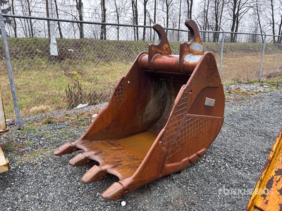 Finning 44 in Digging Excavator Bucket