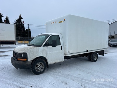 2010 GMC Savana G3500 4x2 شاحنة فان