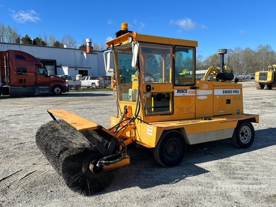 2011 Rosco 4830 Self-Propelled Broom