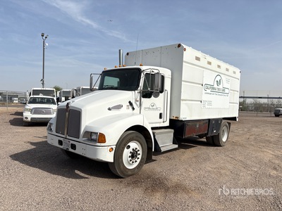 2005 Kenworth T300 4x2 Lawn care Van Truck