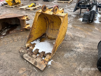 33 in Digging Excavator Bucket