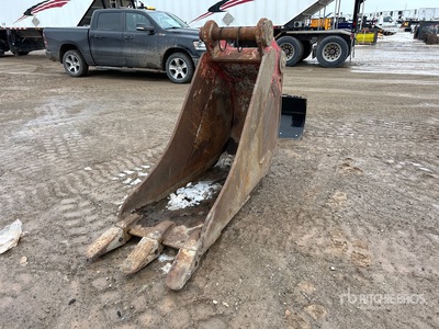 30 in Digging Excavator Bucket