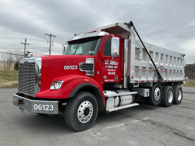2015 Freightliner S122D 8x4 Tri/A Dump Truck 2015 Freightliner S122D 8x4 Tri/A Dump Truck