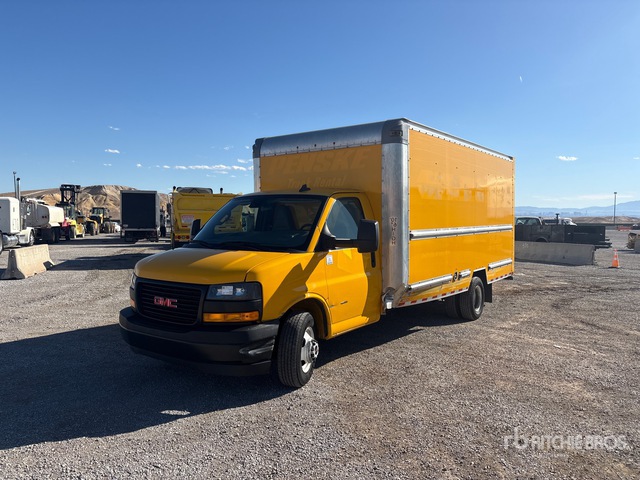 2022 GMC Savana 3500 Box Van Truck