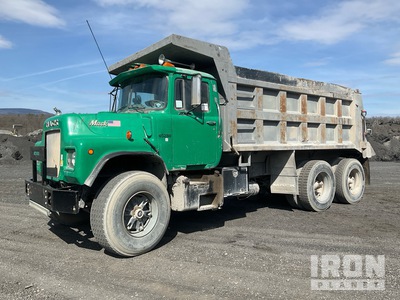 1985 Mack DM6 6x4 T/A Camión dumper
