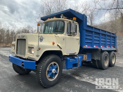 1985 Mack DM686SX 6x4 شاحنة قلابة /محورين