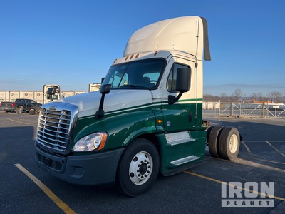 2018 Freightliner Cascadia 125 4x2 Ciągnik siodłowy z kabiną dzienną S/A