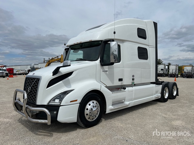 2022 Volvo VNL860 6x4 T/A Sleeper Truck Tractor