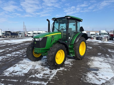 2017 John Deere 5100R 4WD Tractor Agrícola