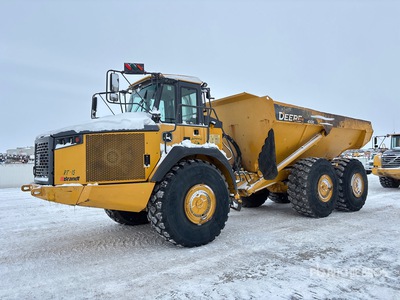 2012 John Deere 410E Tombereau