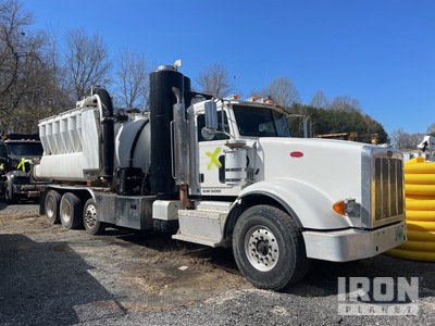 2013 Peterbilt 367 8x4 صهريج شفاط