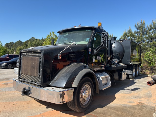 2021 Aqua-tech / XVAC X-13 on 2021 Peterbilt 567 8x4 Vacuum Tanker Truck