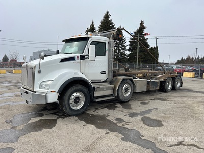 2019 Kenworth T880 8x4 Twin-Steer Roll-Off Truck