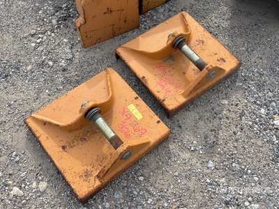 Quantity of (2) Outrigger Pads ローダーバックホー　その他のアタッチメント