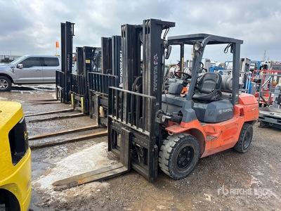 2011 Toyota 7FGU35 7000 lb Pneumatic Tire Forklift