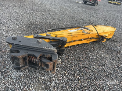 JCB 220LC+ boom with quick coupler