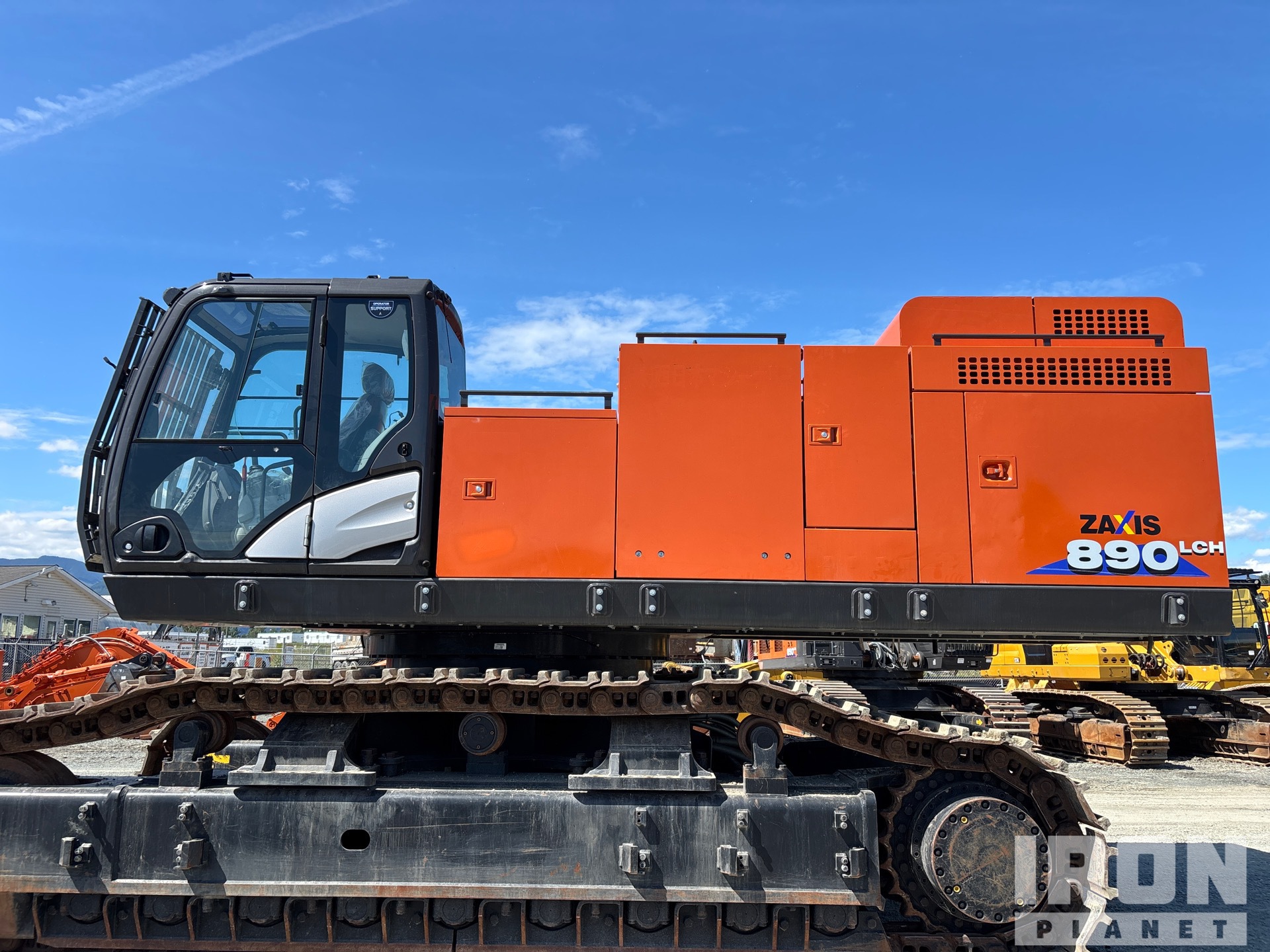 2025 Hitachi ZX890LCH-6 VG Tracked Excavator in Chilliwack