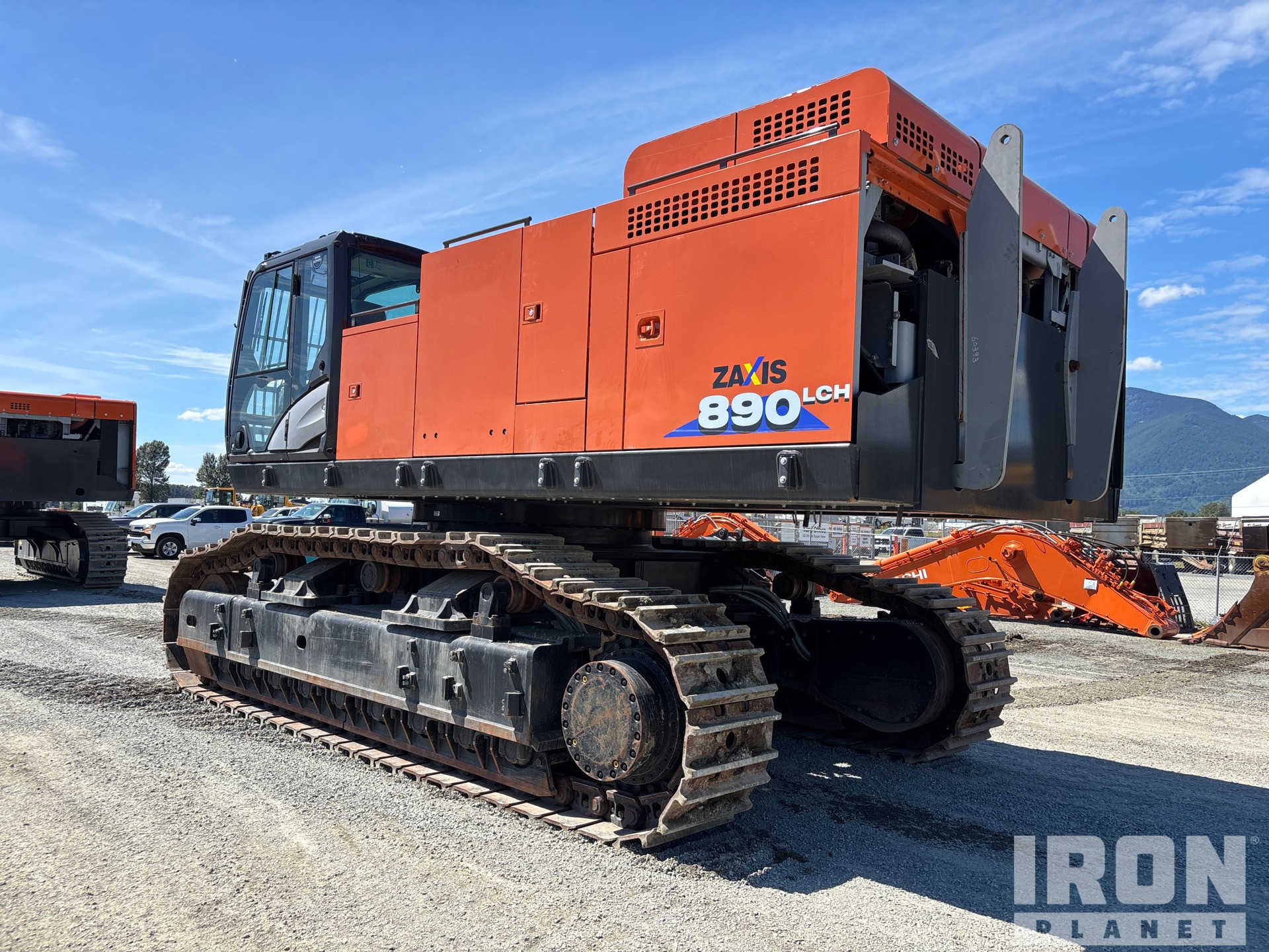 2025 Hitachi ZX890LCH-6 VG Tracked Excavator in Chilliwack