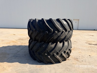 Quantity of (2) Qte De 2 Roues 900/60R42 Qty Of 2 Wheels