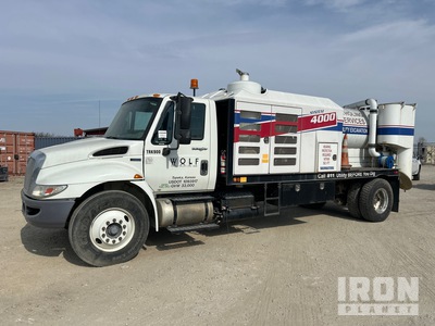 2013 Vacmaster 4000 on 2013 International 4300 Premium 4x2 Camión de Excavación por Aspiración