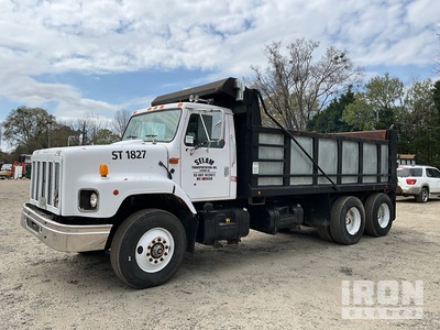 1995 International F2674 4x4 T/A Camión dumper