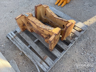 Quantity of (2) Loader Backhoe Counterweights Varios, accesorios para retroexcavadora