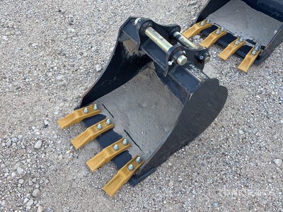 18 in Digging Excavator Bucket (Unused)