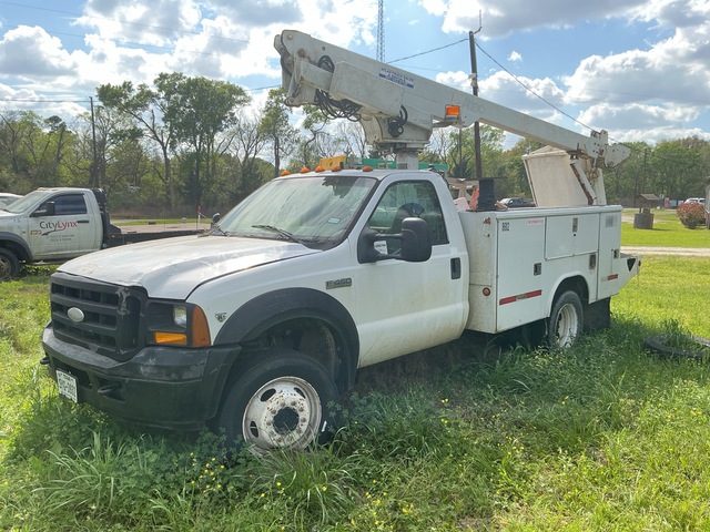 2006 Altec AT200A 30 ft on 2006 Ford F-450 XL 4x4 Bucket Truck (Inoperable)
