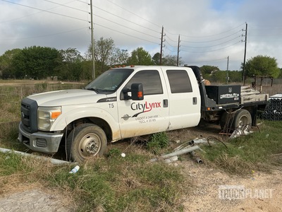 2012 Ford F-350 XL 4x2 Crew Cab Platte vrachtwagen (Inoperable)