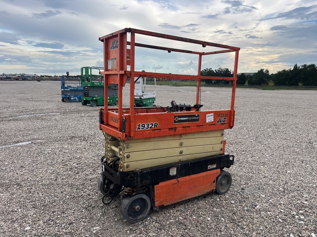 2018 JLG 1932R Electric Scissor Lift