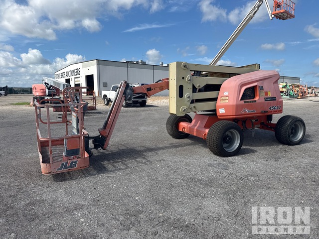 Articulating Boom Lifts