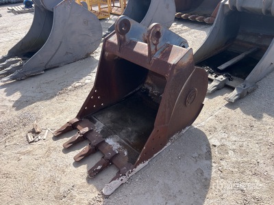 CF 63 in Digging Excavator Bucket