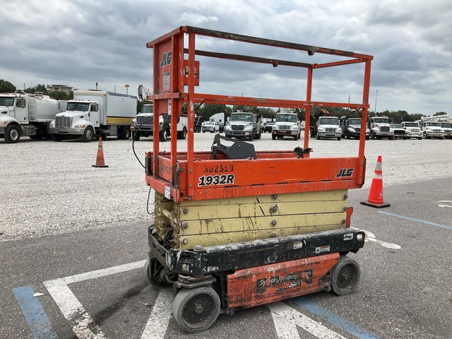 2018 JLG 1932R Electric Scissor Lift