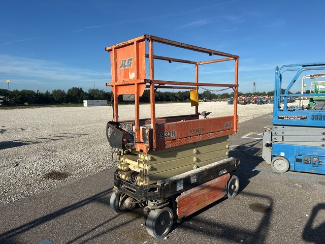 2017 JLG 1932R Electric Scissor Lift