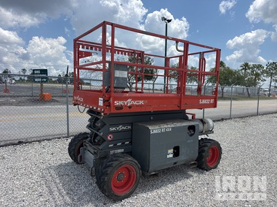 2018 Skyjack 6832RT Dual Fuel Elevador de tijera