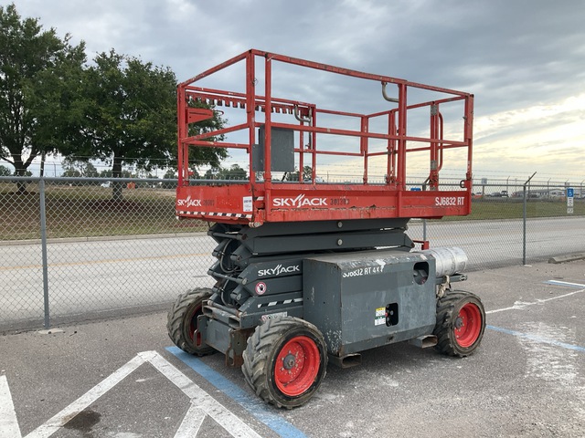 2018 Skyjack 6832RT Dual Fuel 4x4 Scissor Lift