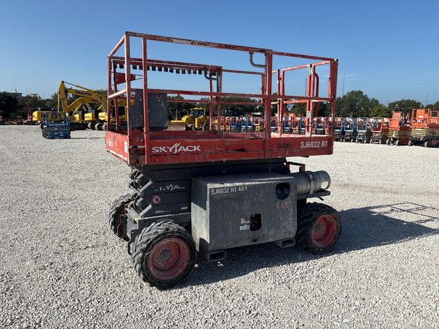 2018 Skyjack 6832RT Dual Fuel 4x4 Scissor Lift