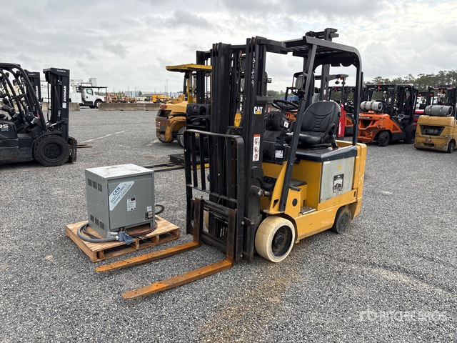 Cat E3000 Electric Forklift (Inoperable)