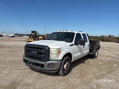 2013 Ford F-350 4x2 Crew Cab Flatbed Truck