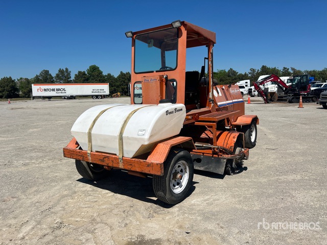 2009 Broce RJT350 Self-Propelled Broom