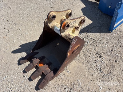 Geith 18 in Digging Excavator Bucket - Fits Case CX27B