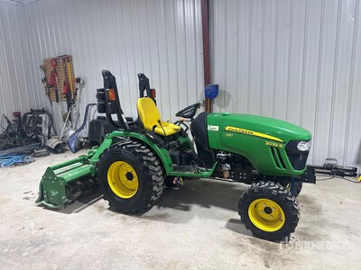 2015 John Deere 2032R 4WD tractor utilitario
