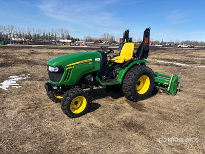 2015 John Deere 2032R 4WD tractor utilitario