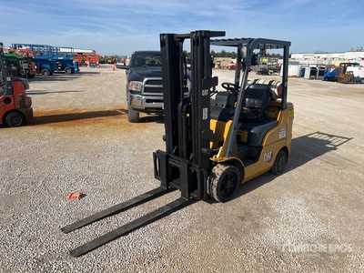 2015 Cat 2C5000 4650 lb Cushion Tire رافعة شوكية